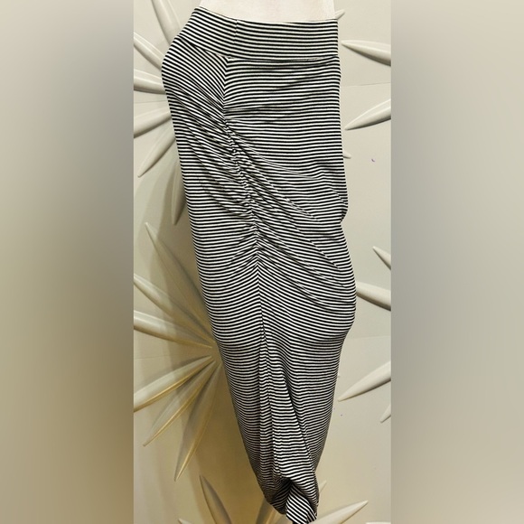 Banana Republic (NWT) SZ S black & white dress bust 30”-38”, waist 35”-40” - Picture 2 of 4